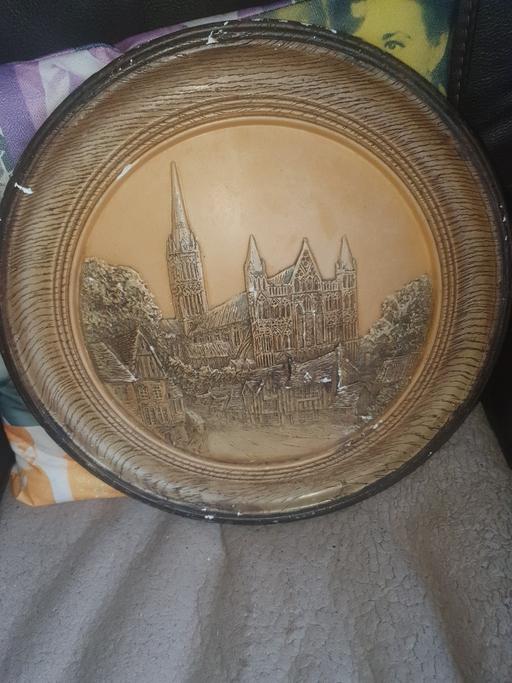 Buy & Sell Pensnett Dudley - Photos for 18 inch ,Stoneware Plate Salisbury Cathedral