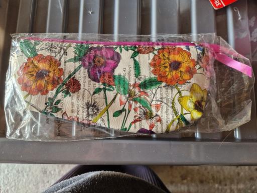 Buy & Sell Ramsgate Thanet - Photos for bn Avon floral pencil case