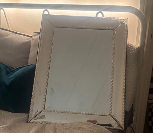 Buy & Sell Cromwell Road South West London - Photos for Elegant Bevelled Glass Mirror Statement Piece