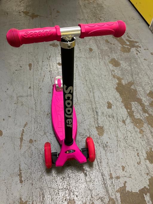 Buy & Sell Surrey Quays South East London - Photos for Children’s pink scooter