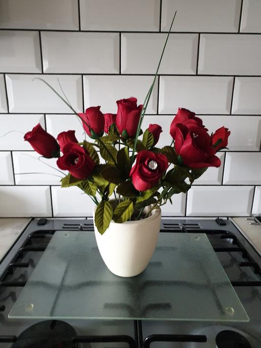 Buy & Sell Kings Norton Birmingham - Photos for pot of artificial roses