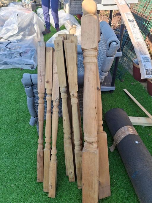 Buy & Sell Hill Top Sandwell - Photos for 10 decking spindles and 2 posts