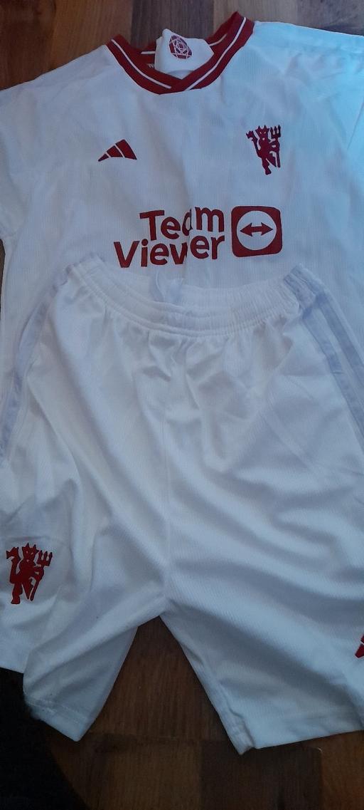 Buy & Sell Walsall Wood Walsall - Photos for man United kit 11/13yrs
