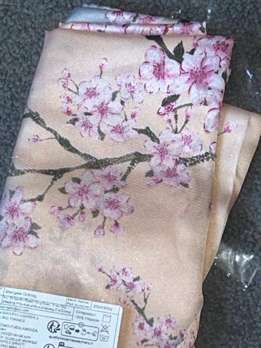 Buy & Sell Northville South Gloucestershire - Photos for Ladies/Girls elegant blossom patterned scarf