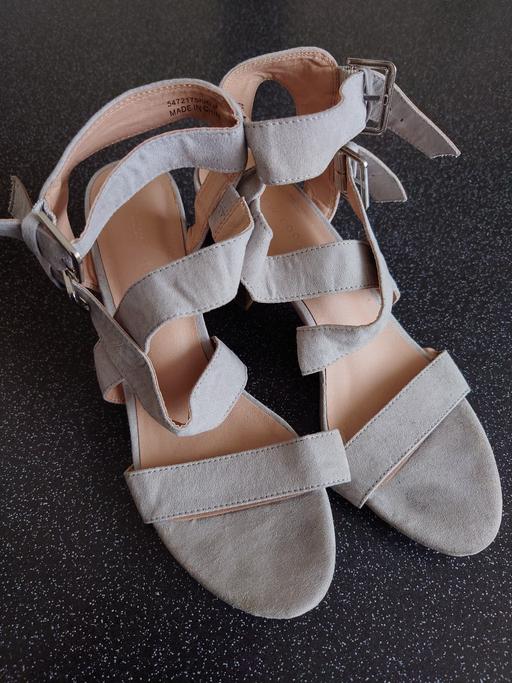 Buy & Sell Woodthorpe Charnwood - Photos for Women's grey sandal heels size 6