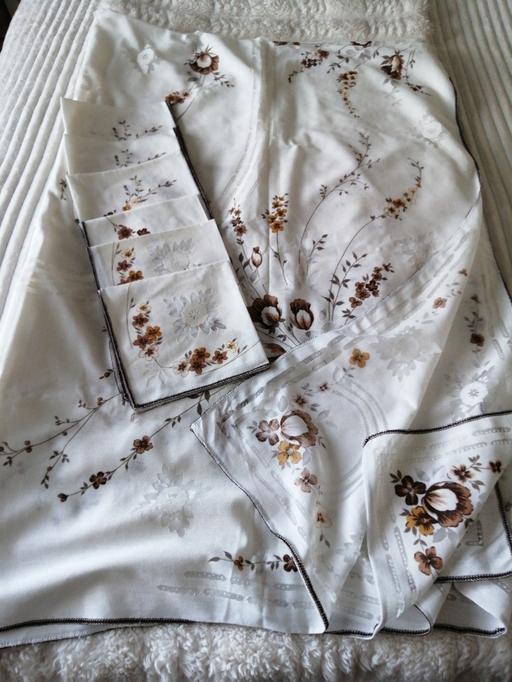 Buy & Sell Wednesfield Wolverhampton - Photos for Table cloth /6 Napkins