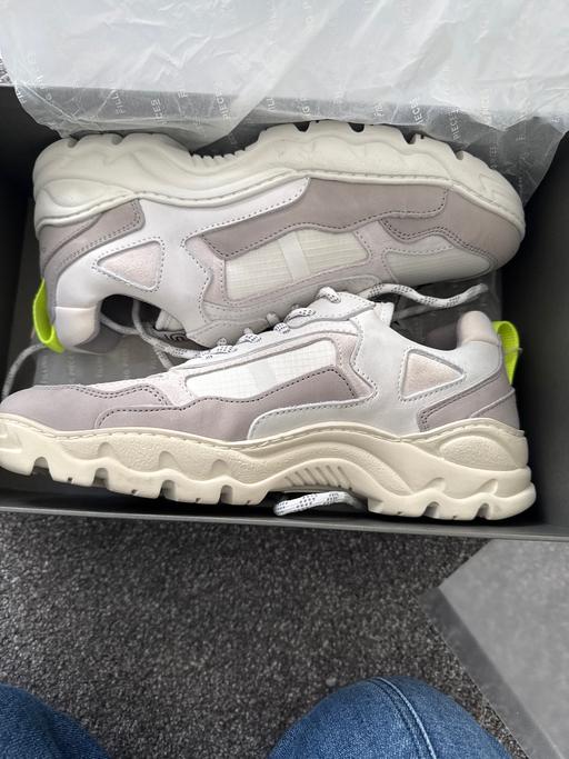 Buy & Sell Bourne Business Park Runnymede - Photos for Men’s trainers Filling Pieces