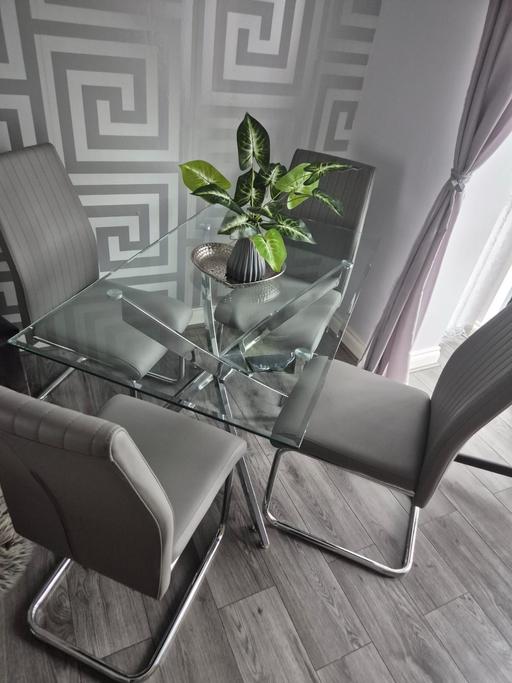 Buy & Sell Birmingham Solihull - Photos for Glass table and chairs