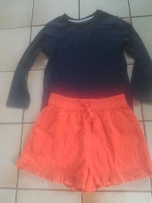 Buy & Sell Streetly Walsall - Photos for GIRLS OUTFIT SHORTS & LONG SLEEVED TEE SHIRT