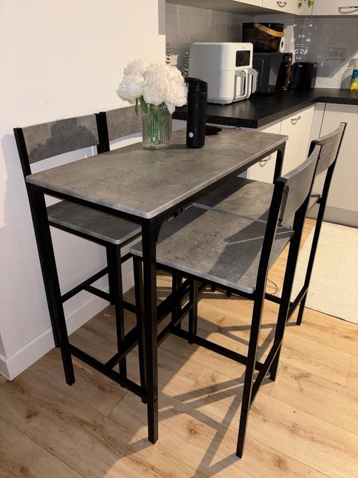 Buy & Sell Croydon Croydon - Photos for Wayfair Dining Table 4 Seater