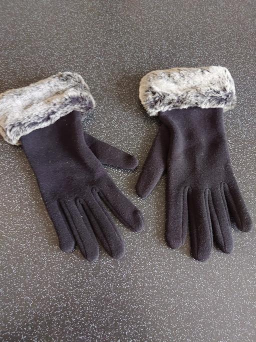 Buy & Sell Woodthorpe Charnwood - Photos for Women's black and grey fur cuff gloves