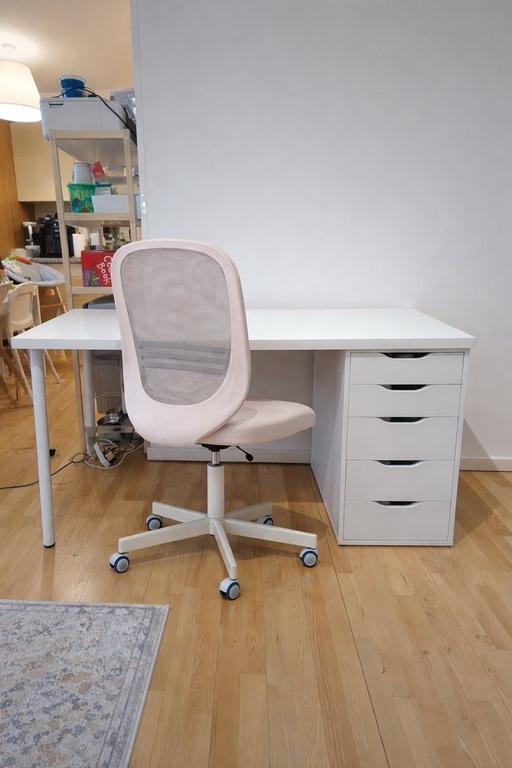 Buy & Sell South Quay East London - Photos for IKEA Desk and chair