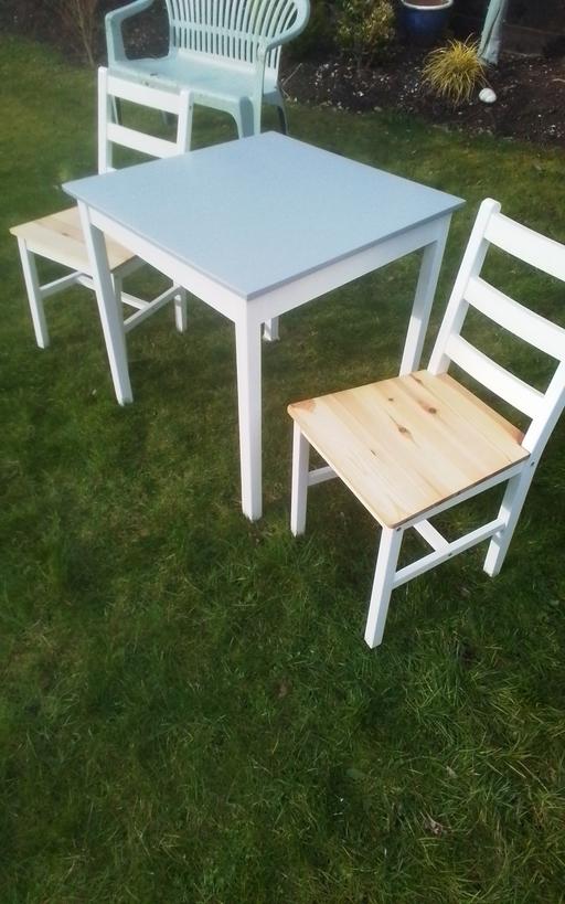 Buy & Sell Swinley Wigan - Photos for TABLE AND CHAIRS