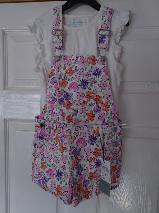 Buy & Sell Loughborough Charnwood - Photos for Girls floral dungarees and top size 6-7 years