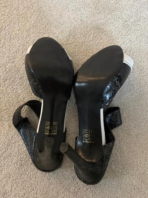 Buy & Sell Deptford South East London - Photos for Shoes size 39/ half