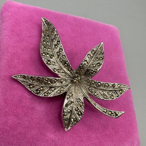 Buy & Sell Tyseley Birmingham - Photos for Lovely Large Vintage Marcasite Leaf Brooch