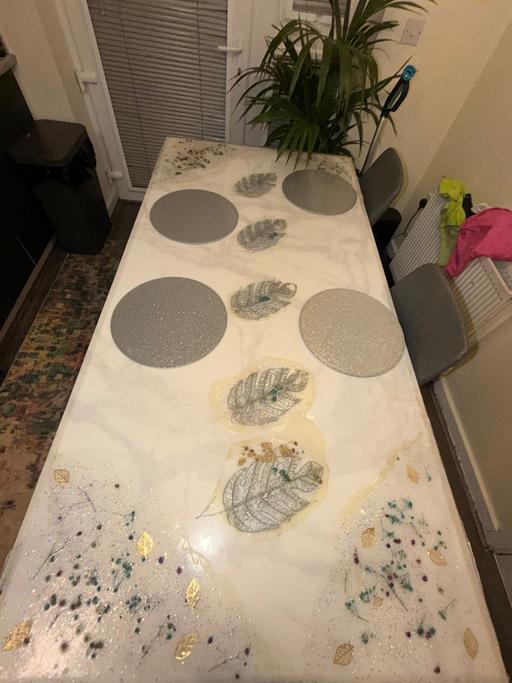 Buy & Sell Daisy Hill Bradford - Photos for Dinning table an chair