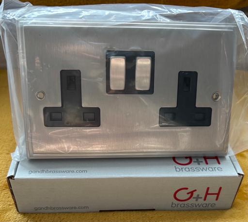 Buy & Sell Webheath Redditch - Photos for Satin Nickel Plug Sockets