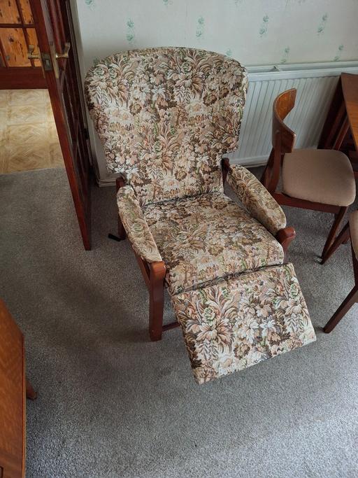 Buy & Sell Millbank Central London - Photos for 2 recliner chairs