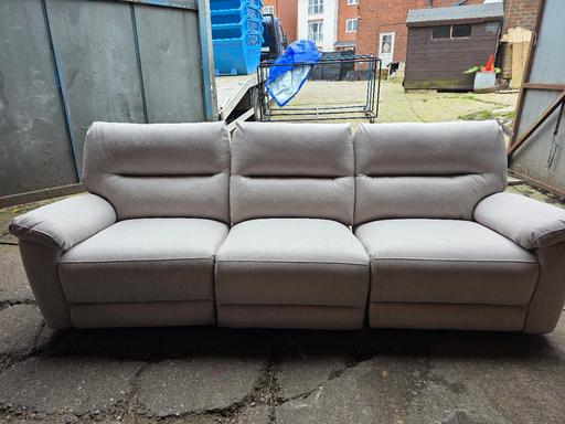 Buy & Sell Newhall Street Birmingham - Photos for dfs light cream 5seater electric recliner NEW