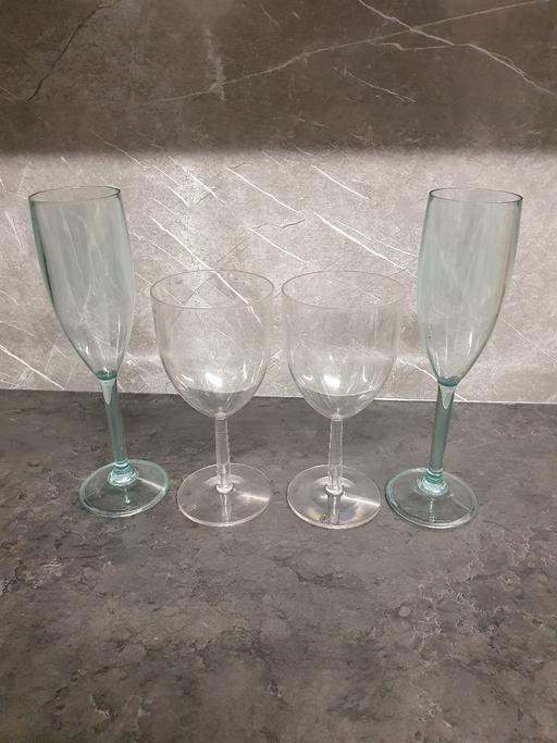 Buy & Sell Oxley Wolverhampton - Photos for 4 plastic wine glasses