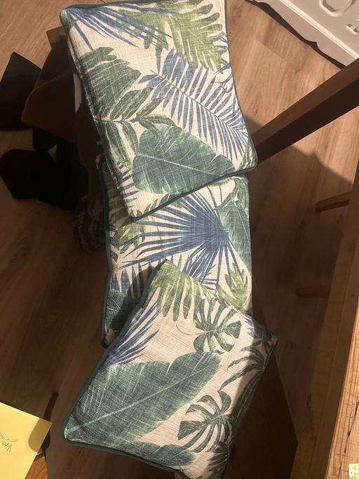 Buy & Sell Conisbrough Doncaster - Photos for X3 cushions green and blue leaf design