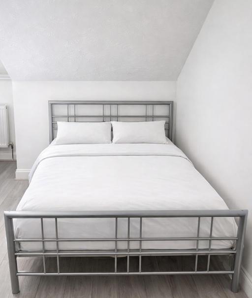 Buy & Sell Northolt Ealing - Photos for Double bed and mattress