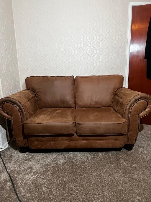 Buy & Sell Bilston Wolverhampton - Photos for Brown Chesterfield Style 2 Seater Sofa