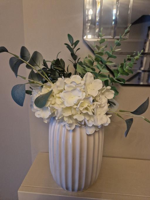 Buy & Sell Scholes Rotherham - Photos for Large artificial plant in a ceramic vase