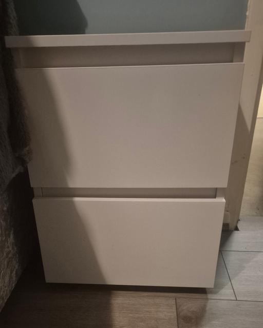 Buy & Sell Barking Barking and Dagenham - Photos for 2x bedside cabinets and a chest of drawers