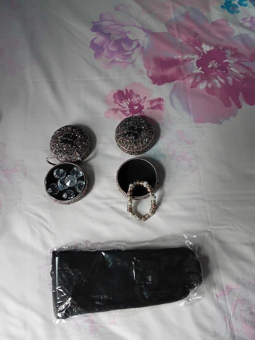 Buy & Sell Blakenhall Wolverhampton - Photos for Bundle of Lady's Bracklets & Gloves