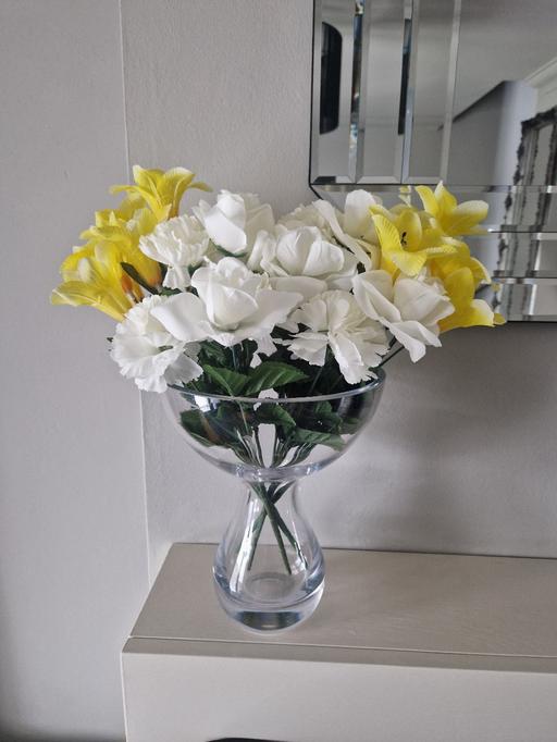 Buy & Sell Scholes Rotherham - Photos for Large vase & flowers