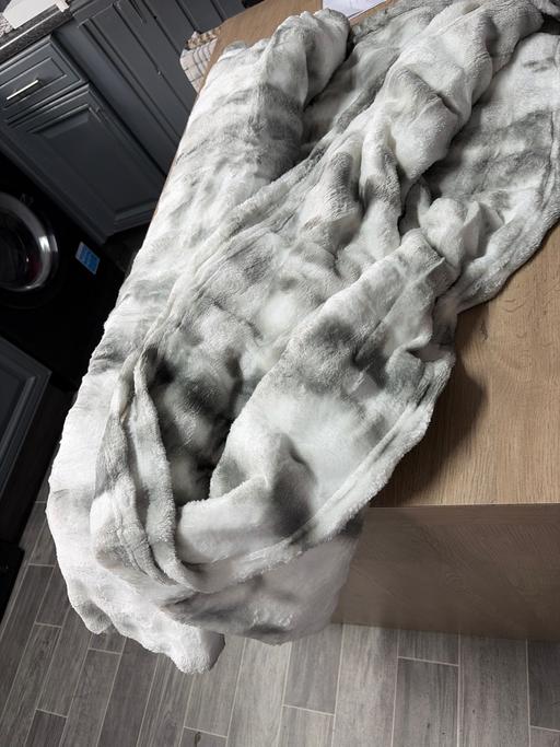 Buy & Sell Duckmanton Chesterfield - Photos for Large throw