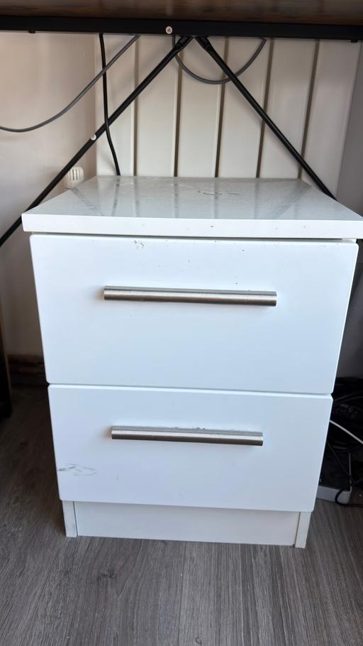 Buy & Sell Barbican Central London - Photos for White bedside table