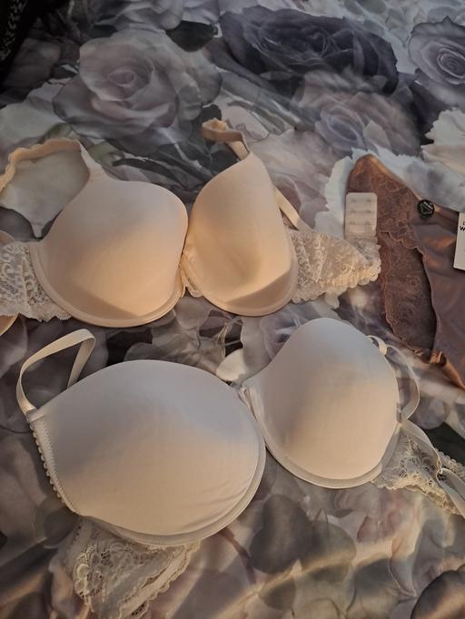 Buy & Sell Park Hill Sheffield - Photos for 2 bras 1 nickers