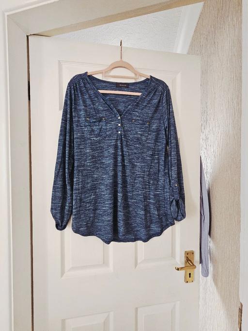 Buy & Sell Newton Doncaster - Photos for Top, size 16..like new