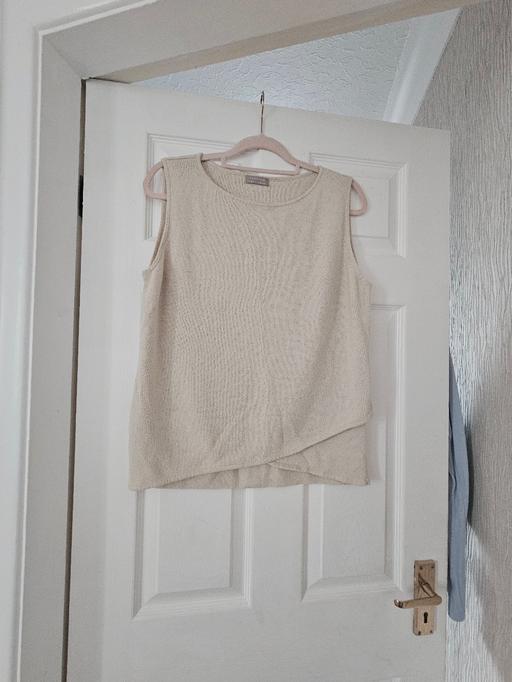 Buy & Sell Newton Doncaster - Photos for Sleeveless jumper, size 16/18.