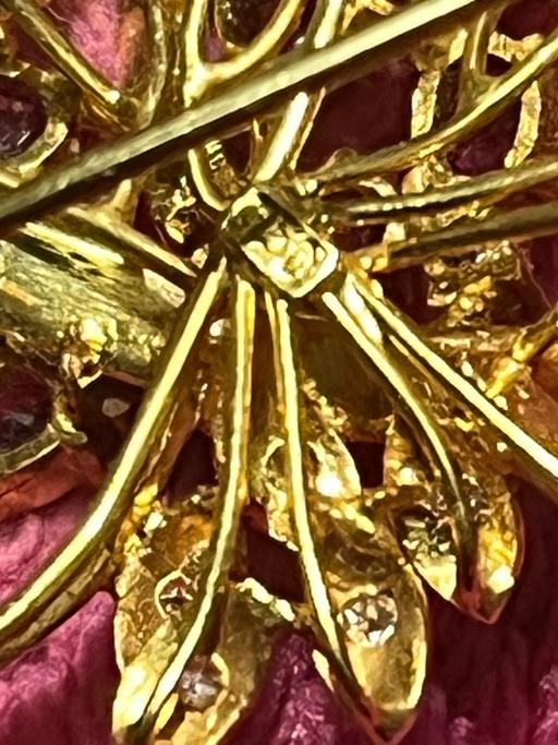 Buy & Sell Goodmayes East London - Photos for Exquisite 18ct solid gold Rubies ladiesbrooch