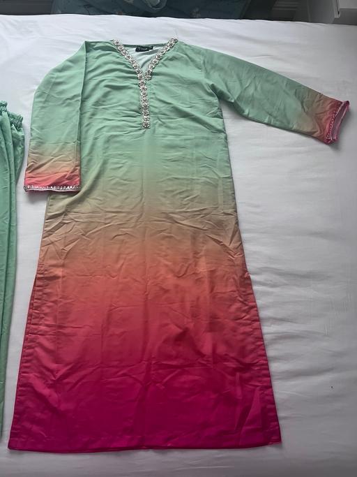 Buy & Sell Worsthorne Burnley - Photos for 3 piece brand new outfit