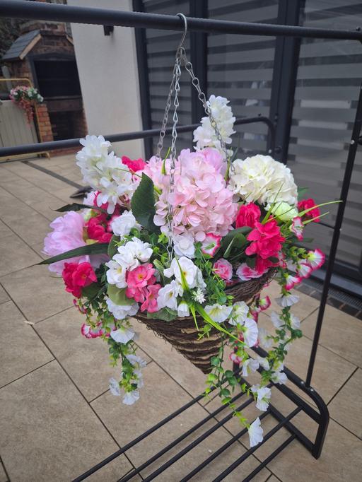 Buy & Sell Bells Mill Dudley - Photos for uv resistant artificial hanging baskets cone