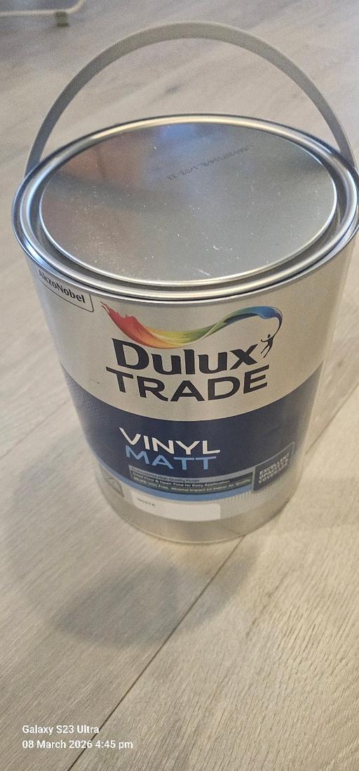 Buy & Sell East Putney Station Wandsworth - Photos for Brand new 5 ltr Dulux Matt in white