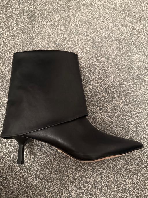 Buy & Sell Two Gates Tamworth - Photos for Kurt Geiger Black Leather Boots Size 4