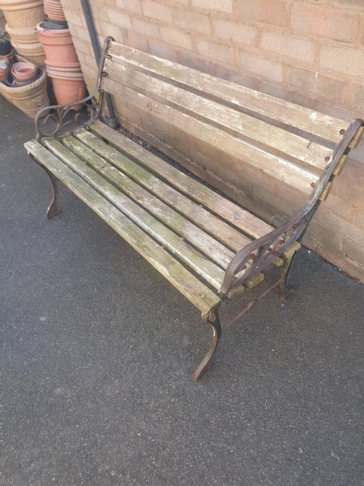Buy & Sell Pensnett Dudley - Photos for 4ft Old Cast Iron Ends Bench , With Slats .