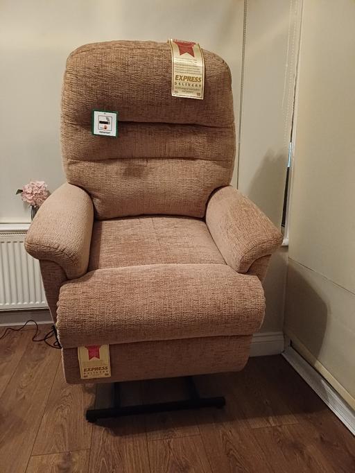 Buy & Sell West Bromwich Sandwell - Photos for electric rise and recliner chair