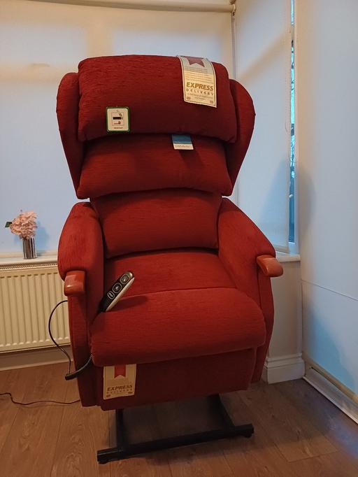 Buy & Sell Dudley Port Sandwell - Photos for electric rise and recliner chair