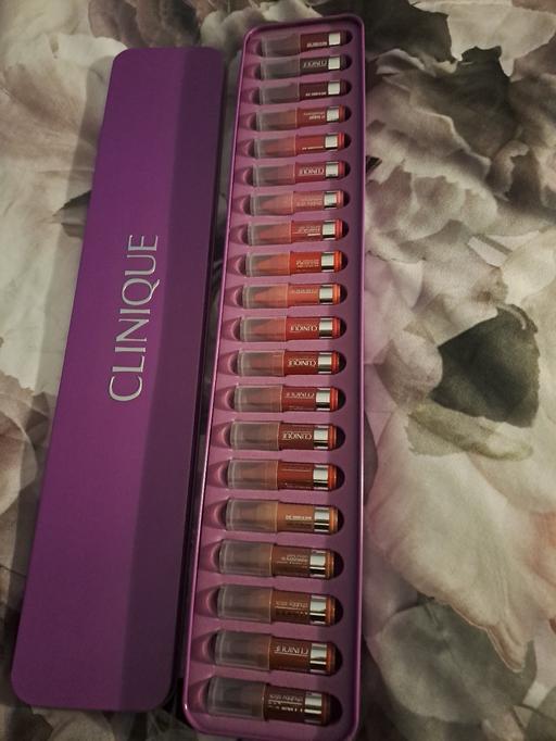 Buy & Sell Park Hill Sheffield - Photos for massive tin clinique chubby lip sticks