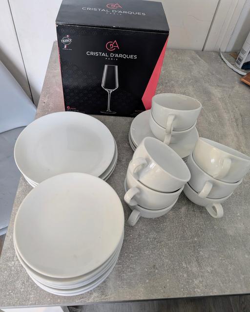 Buy & Sell The Globe Centre Hyndburn - Photos for free plates, cups and glasses