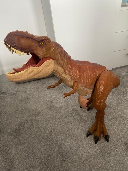 Buy & Sell Cottam Preston - Photos for Large dinosaur