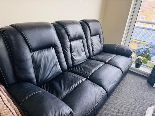 Buy & Sell Commercial Road East London - Photos for Recliner Sofa