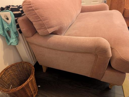 Buy & Sell Southborough Tunbridge Tunbridge Wells - Photos for Pink loveseat (armchair) DUSK